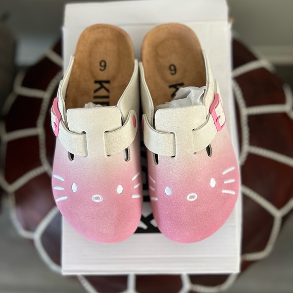 Hello Kitty- KIRA NY
FITS TRUE TO SIZE
EXCELLENT QUALITY
INDOOR & OUTDOOR WEAR - Picture 4 of 5